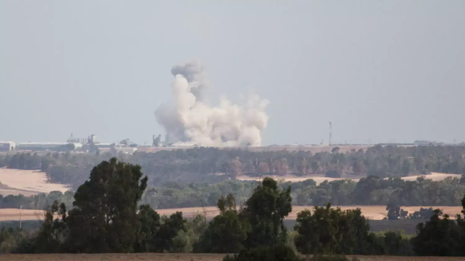 כוחות צה"ל בשטחי הכינוס בדרום על גבול רצועת עזה הבוקר, אוגוסט 2014 כוחות צה"ל בשטחי הכינוס בדרום על גבול רצועת עזה הבוקר, אוגוסט 2014