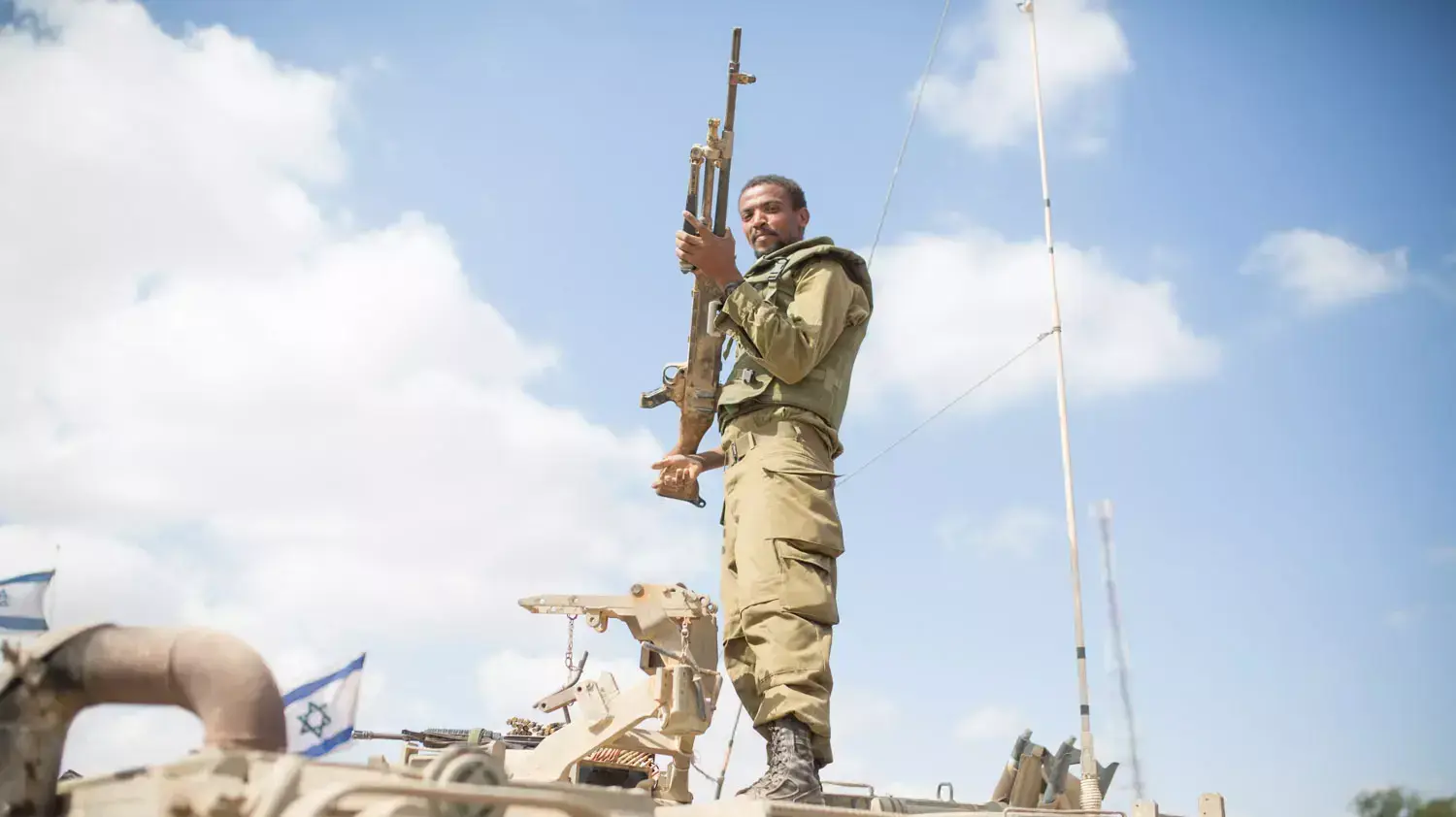 כוחות צה"ל בשטחי הכינוס בדרום על גבול רצועת עזה הבוקר, אוגוסט 2014 כוחות צה"ל בשטחי הכינוס בדרום על גבול רצועת עזה הבוקר, אוגוסט 2014