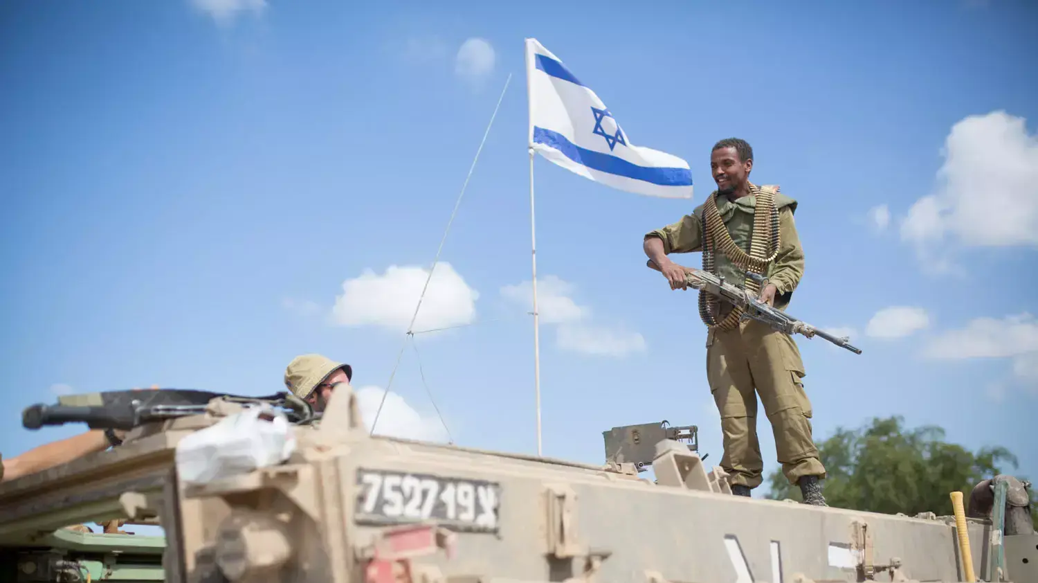 כוחות צה"ל בשטחי הכינוס בדרום על גבול רצועת עזה הבוקר, אוגוסט 2014 כוחות צה"ל בשטחי הכינוס בדרום על גבול רצועת עזה הבוקר, אוגוסט 2014