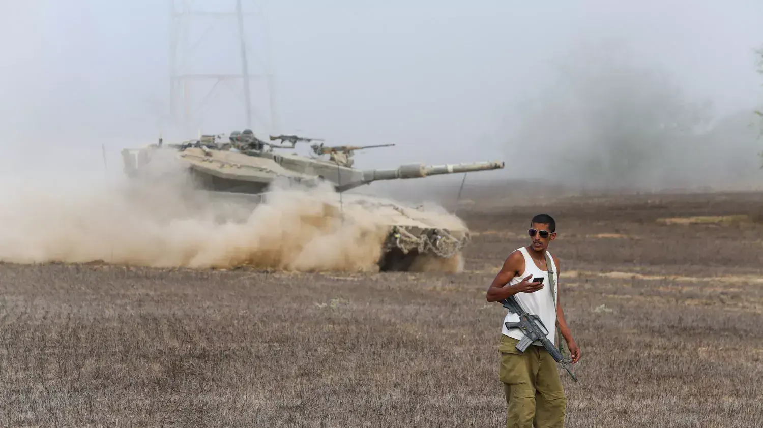 כוחות צה"ל בשטחי הכינוס בדרום על גבול רצועת עזה הבוקר, אוגוסט 2014 כוחות צה"ל בשטחי הכינוס בדרום על גבול רצועת עזה הבוקר, אוגוסט 2014