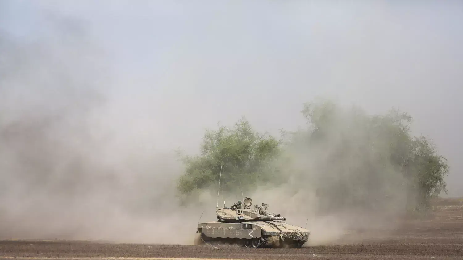 כוחות צה"ל בשטחי הכינוס בדרום על גבול רצועת עזה הבוקר, אוגוסט 2014 כוחות צה"ל בשטחי הכינוס בדרום על גבול רצועת עזה הבוקר, אוגוסט 2014
