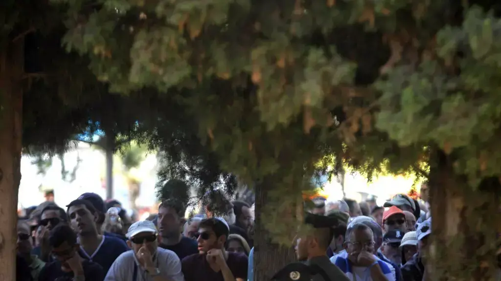 הלווייתו של סגן הדר גולדין בבית העלמין כפר סבא. יולי 2014 הלווייתו של סגן הדר גולדין בבית העלמין כפר סבא. יולי 2014