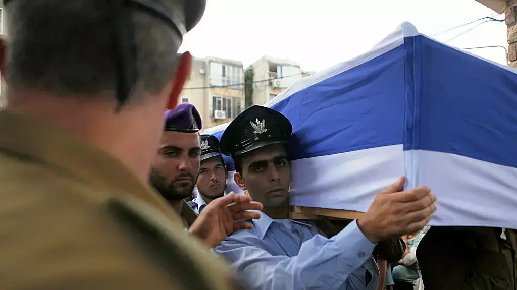 הלווייתו של סגן הדר גולדין בבית העלמין כפר סבא. יולי 2014 הלווייתו של סגן הדר גולדין בבית העלמין כפר סבא. יולי 2014