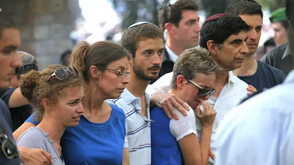 הלווייתו של סגן הדר גולדין בבית העלמין כפר סבא. יולי 2014 הלווייתו של סגן הדר גולדין בבית העלמין כפר סבא. יולי 2014