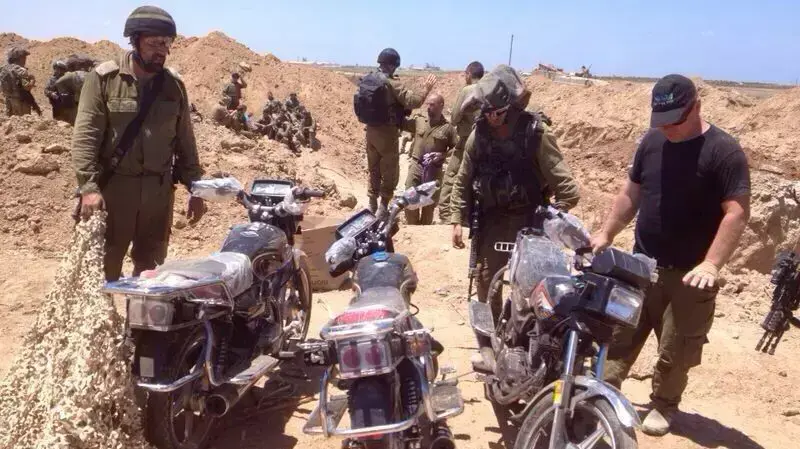 אופנועים שנמצאו במנהרת טרור של חמאס ונועדו לסייע בחטיפת אזרחים וחיילים אופנועים שנמצאו במנהרת טרור של חמאס ונועדו לסייע בחטיפת אזרחים וחיילים