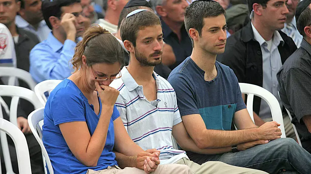 הלווייתו של סגן הדר גולדין בבית העלמין כפר סבא. יולי 2014 הלווייתו של סגן הדר גולדין בבית העלמין כפר סבא. יולי 2014