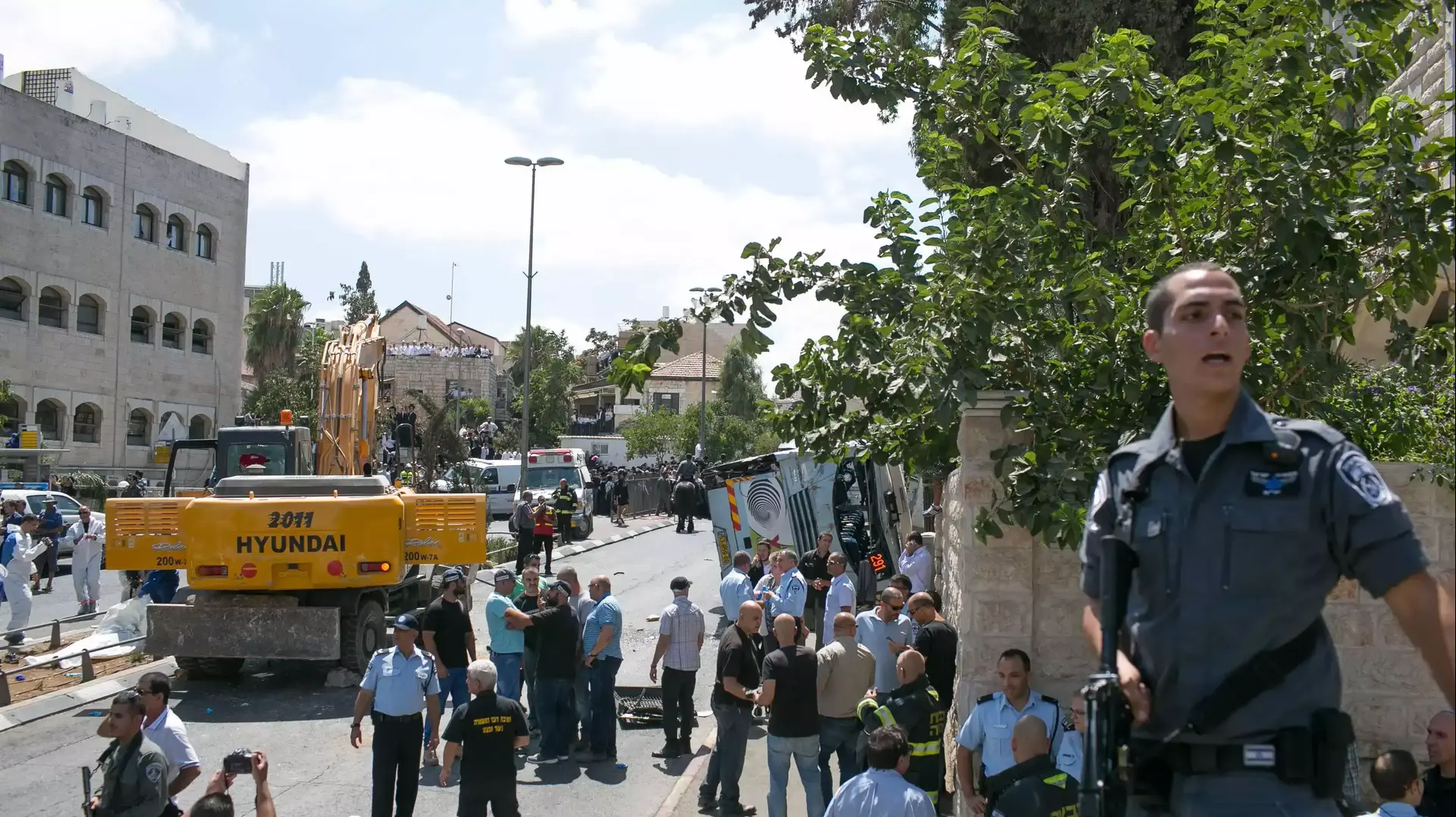 פיגוע דריסה בירושלים מול מלון עץ הזית. יולי 2014 פיגוע דריסה בירושלים מול מלון עץ הזית. יולי 2014