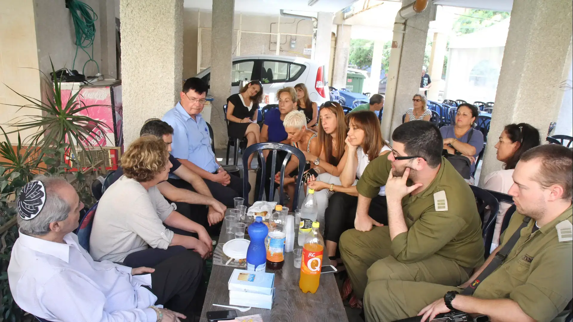 בית המשפחה של סרן לירן אדרי, שנפל במבצע צוק איתן, בבית המשפחה בנתניה, , אוגוסט 2014 בית המשפחה של סרן לירן אדרי, שנפל במבצע צוק איתן, בבית המשפחה בנתניה, , אוגוסט 2014
