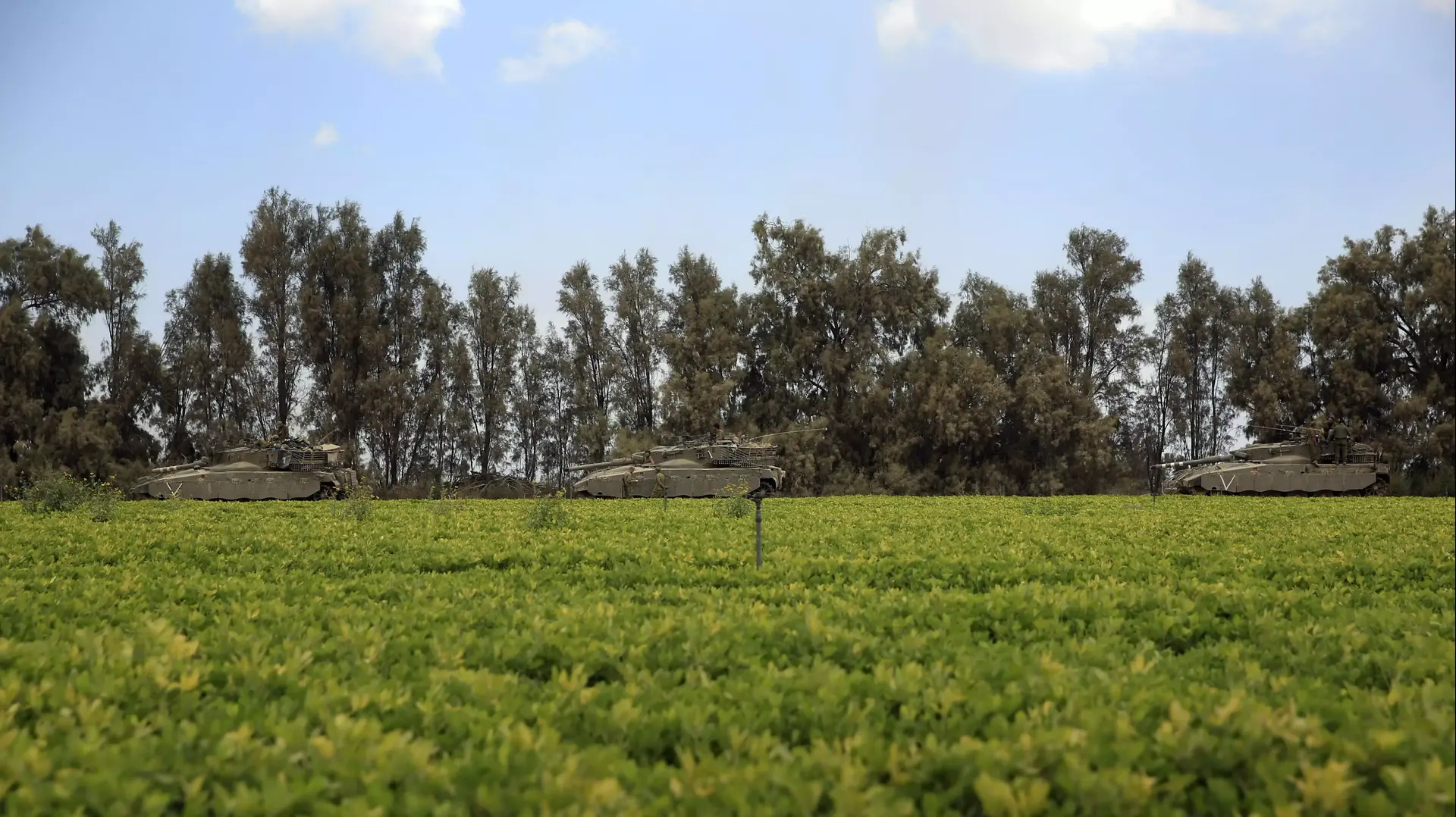 טנקי מרכבה אחרי צאתם מרצועת עזה. 4 באוגוסט 2014 טנקי מרכבה אחרי צאתם מרצועת עזה. 4 באוגוסט 2014