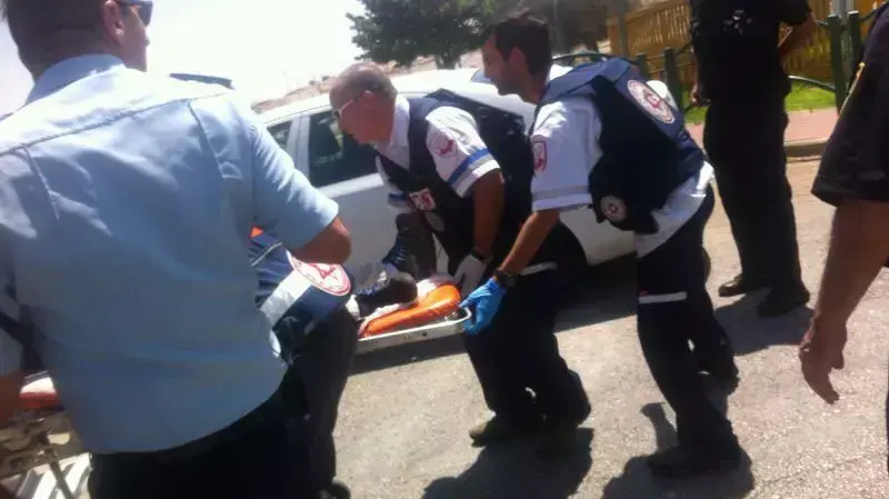 פינוי מאבטח שנדקר בכניסה למעלה אדומים, אוגוסט 2014 פינוי מאבטח שנדקר בכניסה למעלה אדומים, אוגוסט 2014