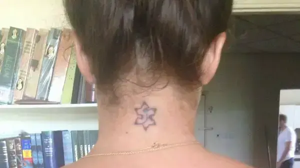 קעקועים לזכרו של שון כרמלי. אוגוסט 2014
