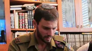 סגן איתן בביקור תנחומים אצל משפחת גולדין. אוגוסט 2014 סגן איתן בביקור תנחומים אצל משפחת גולדין. אוגוסט 2014