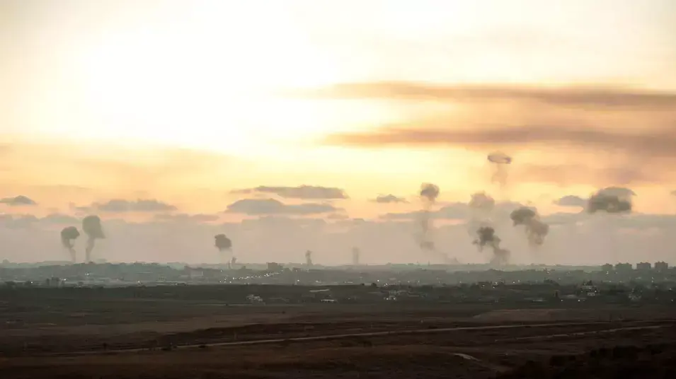 עשן בשקיעה על רקע צפון רצועת עזה לאחר תקיפה של צה"ל עשן בשקיעה על רקע צפון רצועת עזה לאחר תקיפה של צה"ל