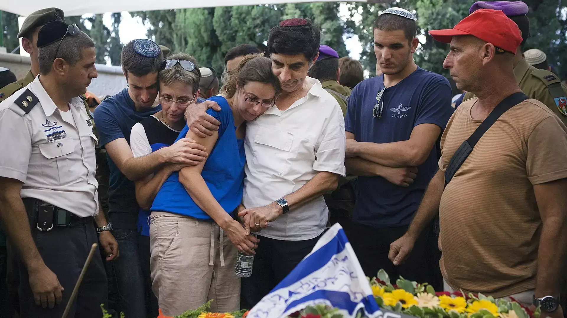 הלווייתו של סג"מ הדר גולדין, כפר סבא הלווייתו של סג"מ הדר גולדין, כפר סבא