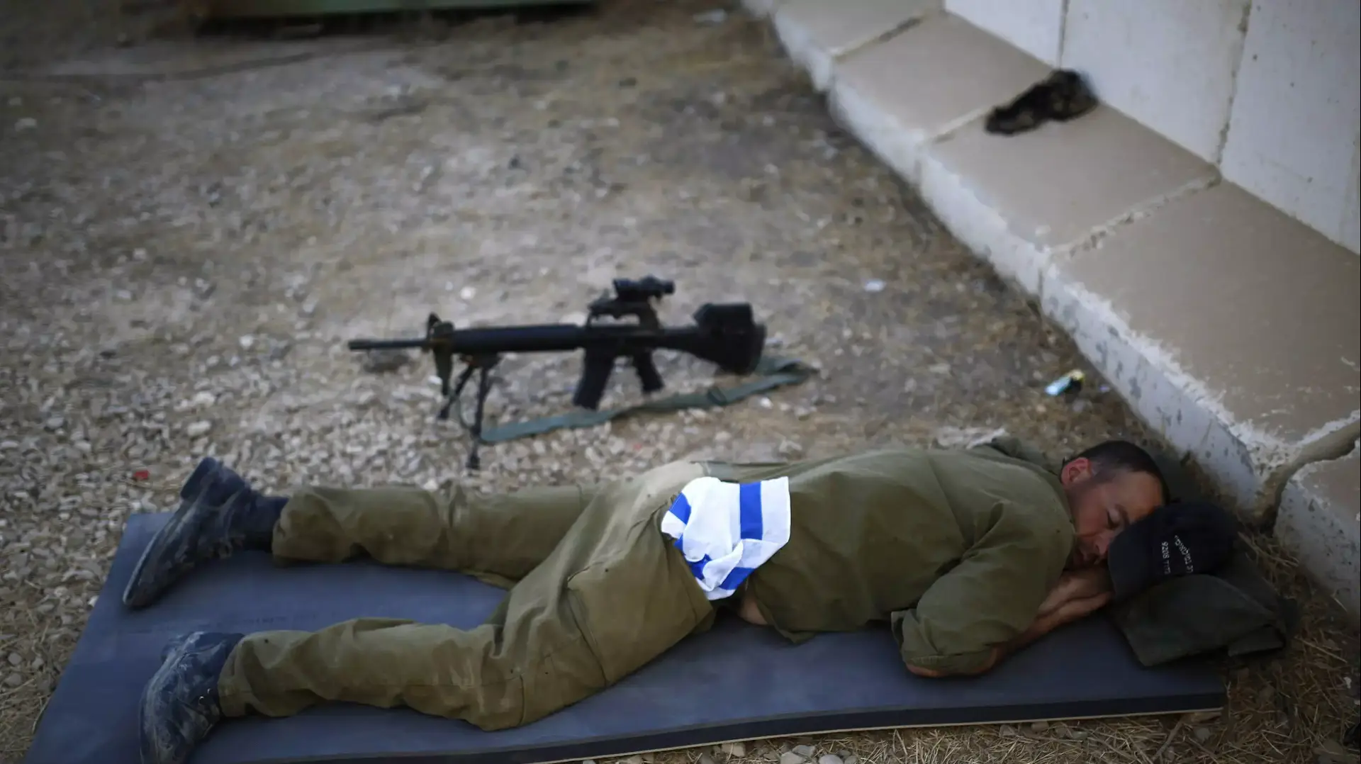 חייל נח בגבול הרצועה חייל נח בגבול הרצועה