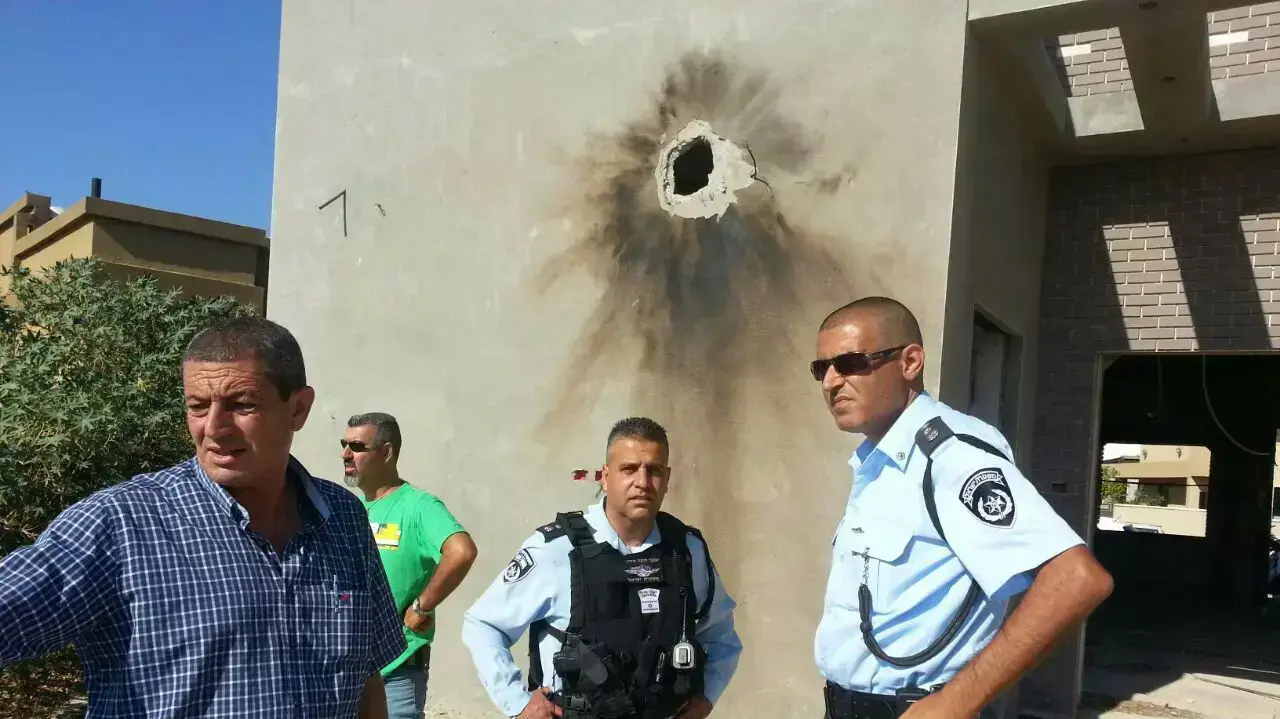 פגיעה ישירה של רקטה בבית בשדרות פגיעה ישירה של רקטה בבית בשדרות