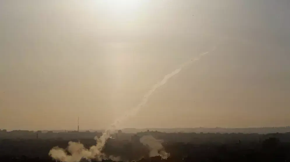 שיגור רקטה מהעיר עזה לעבר ישראל. 9 באוגוסט 2014 שיגור רקטה מהעיר עזה לעבר ישראל. 9 באוגוסט 2014