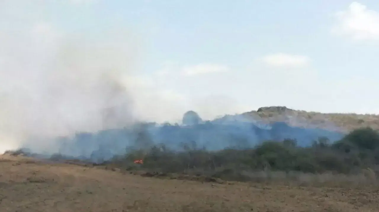 רקטה שהתפוצצה בשער הנגב גרמה לשריפה. 10 באוגוסט 2014 רקטה שהתפוצצה בשער הנגב גרמה לשריפה. 10 באוגוסט 2014