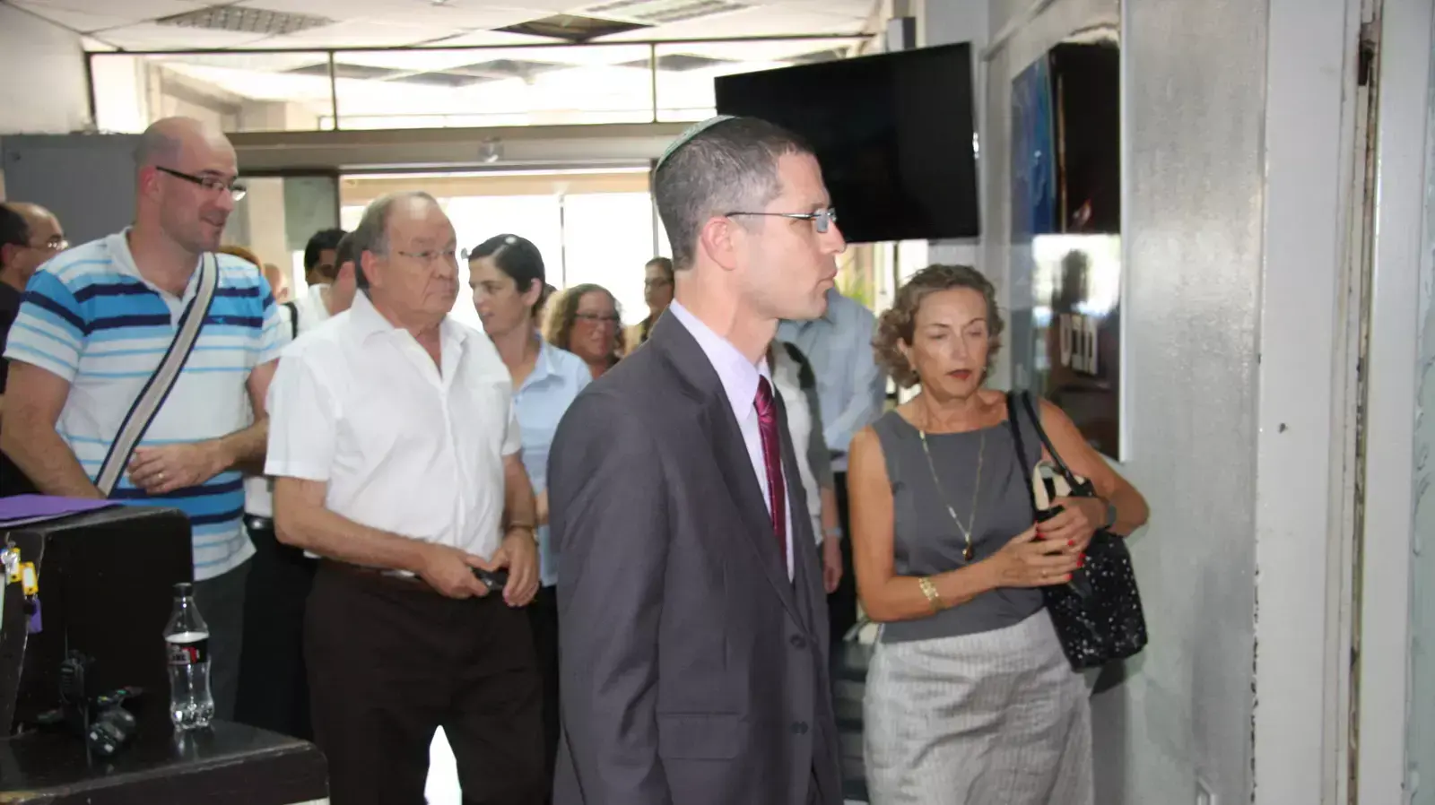 ביקור כונס הנכסים דוד האן ברשות השידור ביקור כונס הנכסים דוד האן ברשות השידור