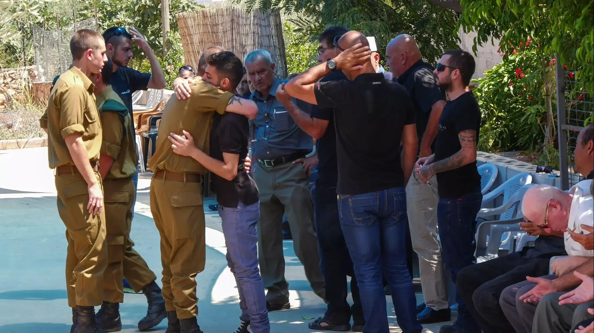 סוכת האבלים בכפר מרר של משפחתו של סנ"צ אמל חליל שנהרג בתאונת דרכים בשוויץ. אוגוסט 2014 סוכת האבלים בכפר מרר של משפחתו של סנ"צ אמל חליל שנהרג בתאונת דרכים בשוויץ. אוגוסט 2014