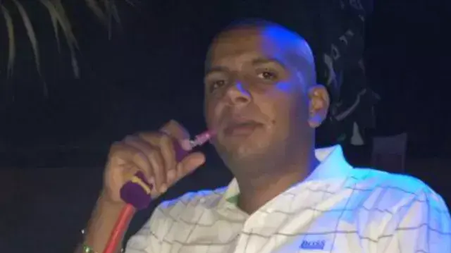מחמוד מנסור שעומד להתחתן עם מורל מלכה בת זוגו היהודייה. אוגוסט 2014 מחמוד מנסור שעומד להתחתן עם מורל מלכה בת זוגו היהודייה. אוגוסט 2014