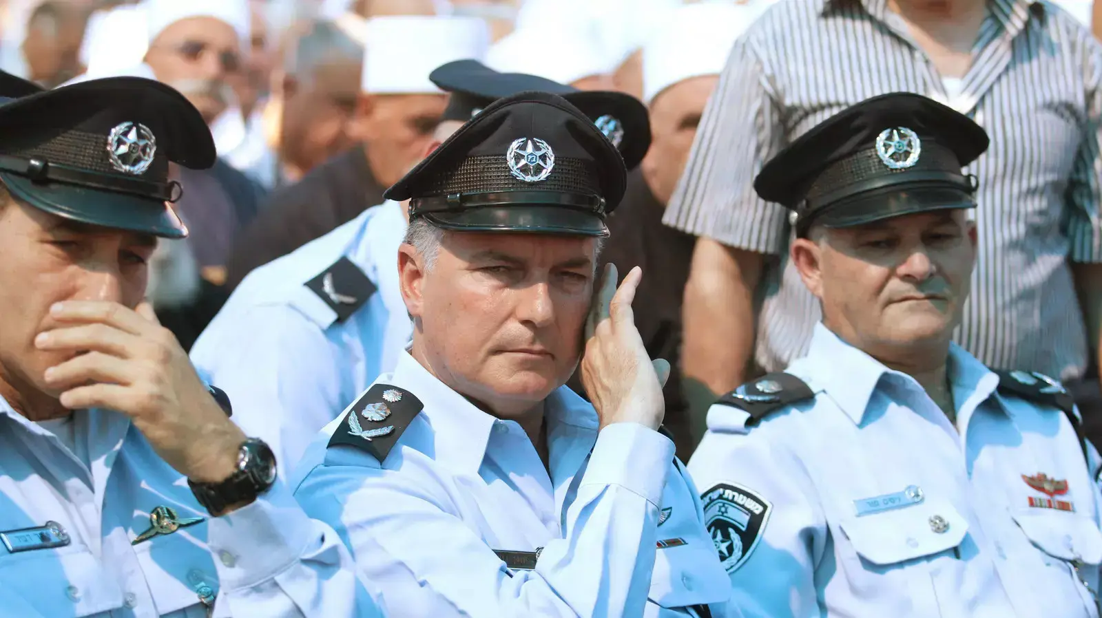 מפכ"ל המשטרה יוחנן דנינו בהלוויית ההרוגים בתאונת הדרכים בשווייץ, כפר מרר. אוגוסט 2014 מפכ"ל המשטרה יוחנן דנינו בהלוויית ההרוגים בתאונת הדרכים בשווייץ, כפר מרר. אוגוסט 2014