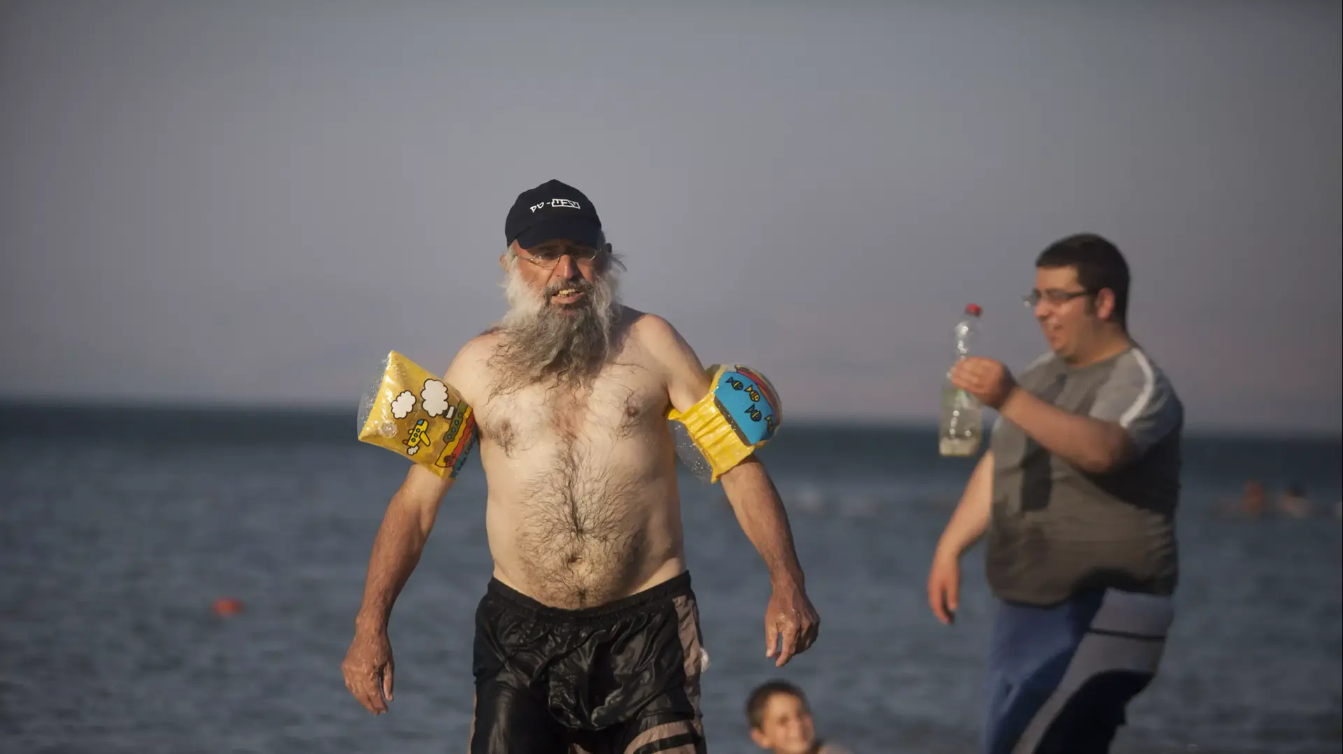 רוחצים בים כינרת  אוגוסט 2014