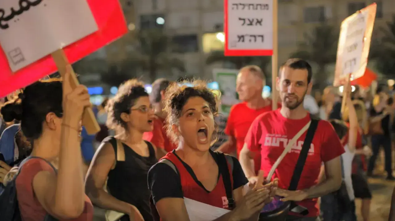 הפגנת השמאל בכיכר רבין שבתל אביב הפגנת השמאל בכיכר רבין שבתל אביב