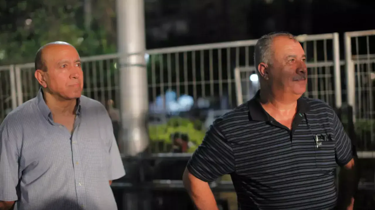 ח"כ מוחמד ברכה וזוהיר בהלול בעצרת השמאל בכיכר רבין בתל אביב, אוגוסט 2014 ח"כ מוחמד ברכה וזוהיר בהלול בעצרת השמאל בכיכר רבין בתל אביב, אוגוסט 2014