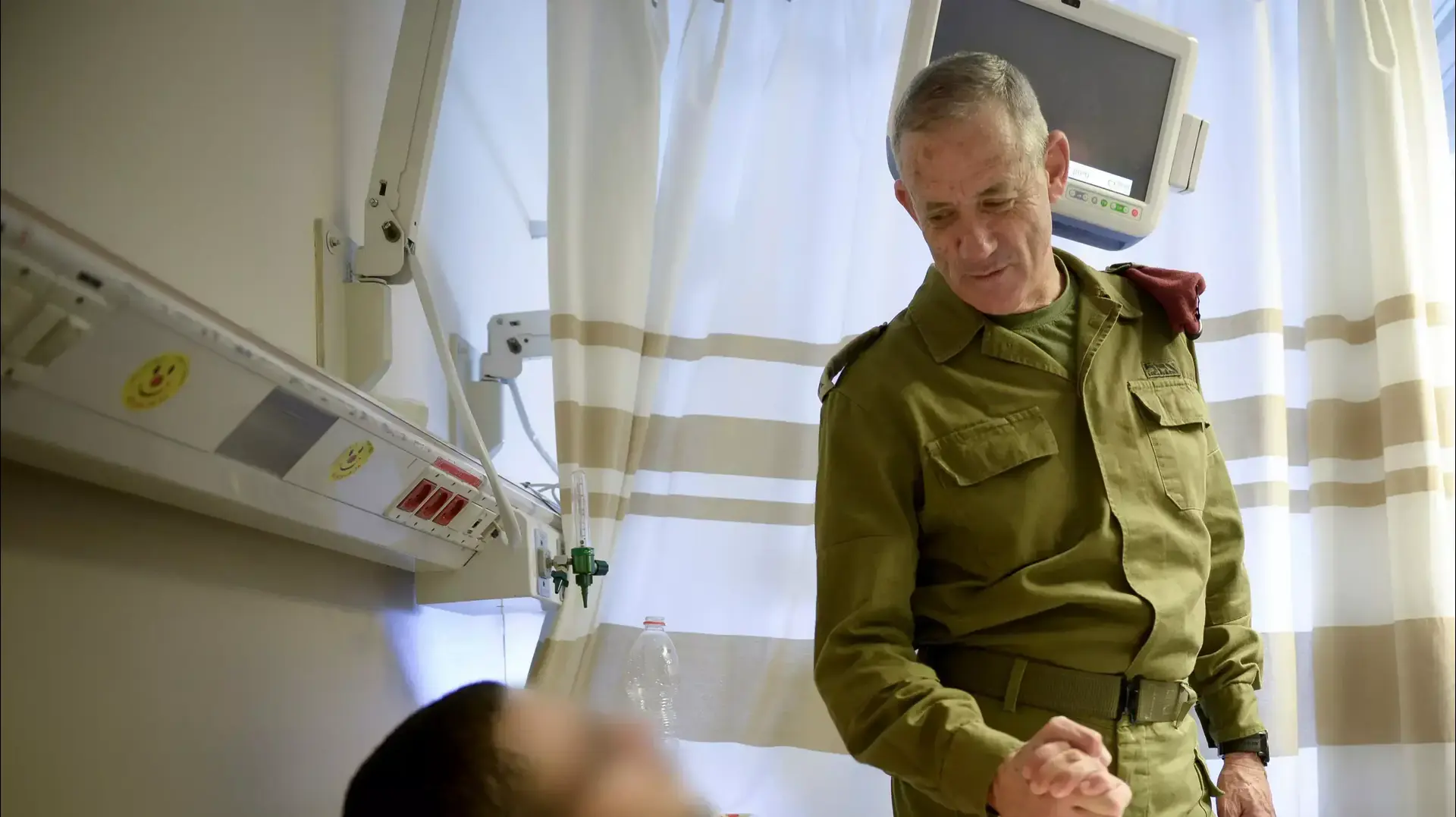 ביקור הרמטכ"ל את פצועי צה"ל ממבצע "צוק איתן" בבית החולים שיבא, אוגוסט 2014 ביקור הרמטכ"ל את פצועי צה"ל ממבצע "צוק איתן" בבית החולים שיבא, אוגוסט 2014