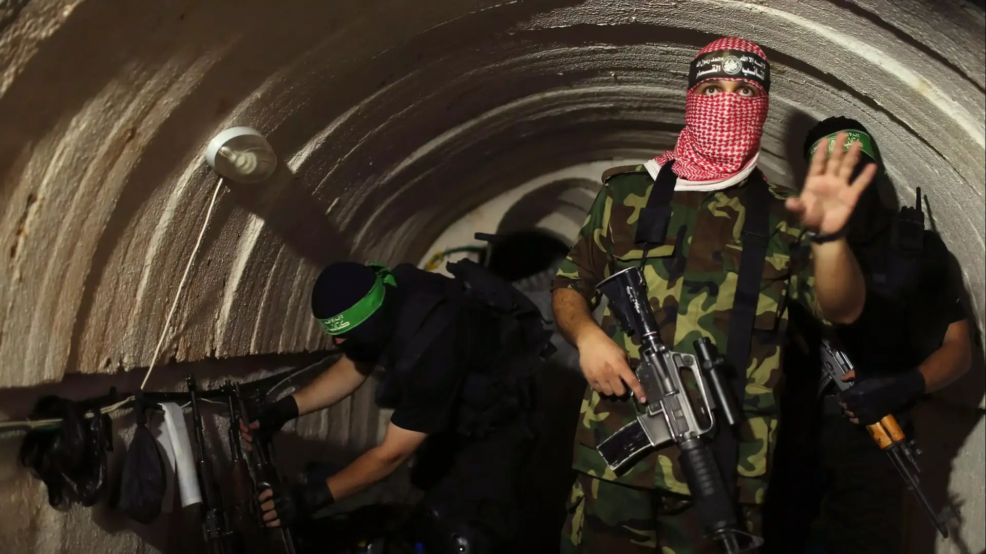 פעילי חמאס בתוך מנהרת טרור  רצועת עזה, אוגוסט 2014