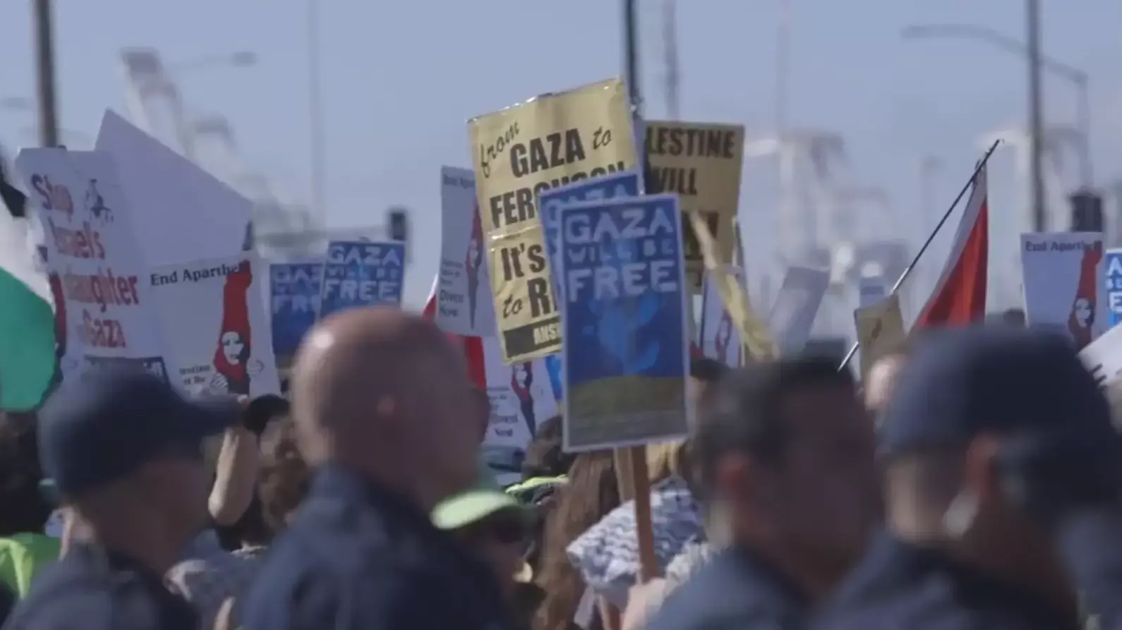 הפגנה בנמל אוקלנד, קליפורניה, אוגוסט 2014 הפגנה בנמל אוקלנד, קליפורניה, אוגוסט 2014