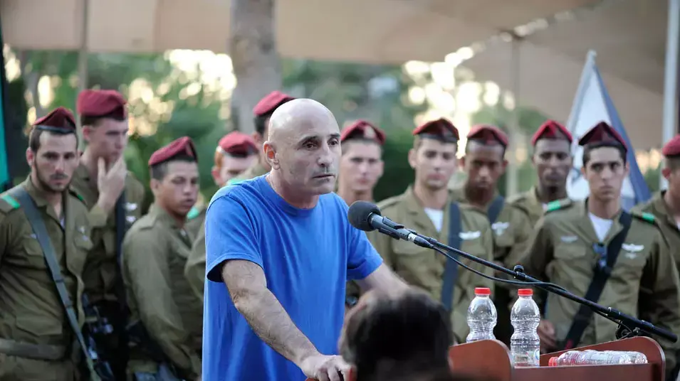 אזכרה לציון 30 יום למותו של לי מט בחלקה בצבאית בהר הרצל. אוגוסט 2014 אזכרה לציון 30 יום למותו של לי מט בחלקה בצבאית בהר הרצל. אוגוסט 2014