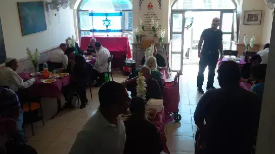 הסעודה לעניים שארגנה משפחתו של סרן בניה שראל הסעודה לעניים שארגנה משפחתו של סרן בניה שראל