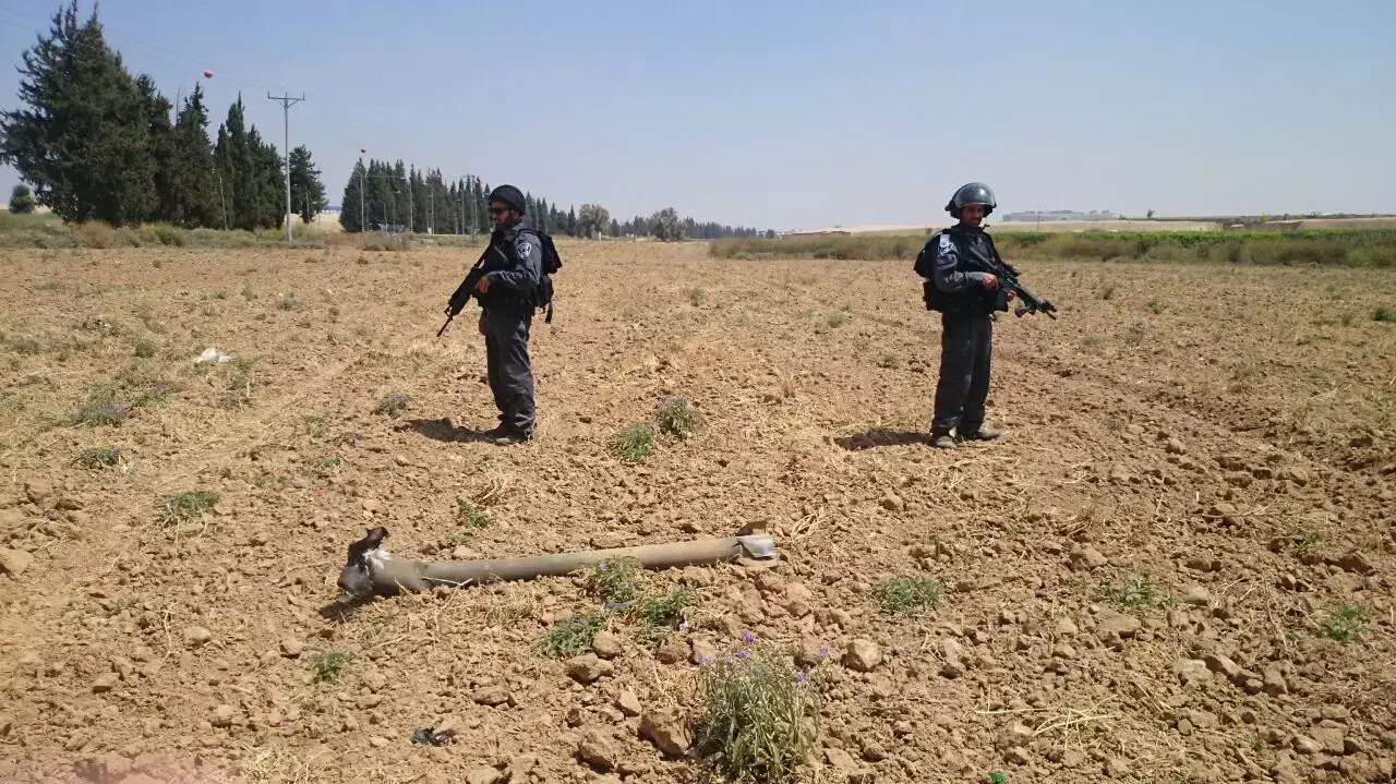 שרידי רקטה שהתפוצצה בשטח פתוח במועצה האזורית שדות נגב