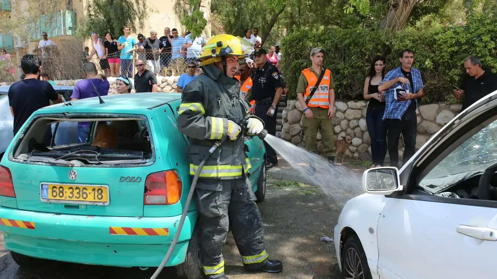 רקטה התפוצצה בחניה בבאר שבע וגרמה לנזק ופצוע רקטה התפוצצה בחניה בבאר שבע וגרמה לנזק ופצוע