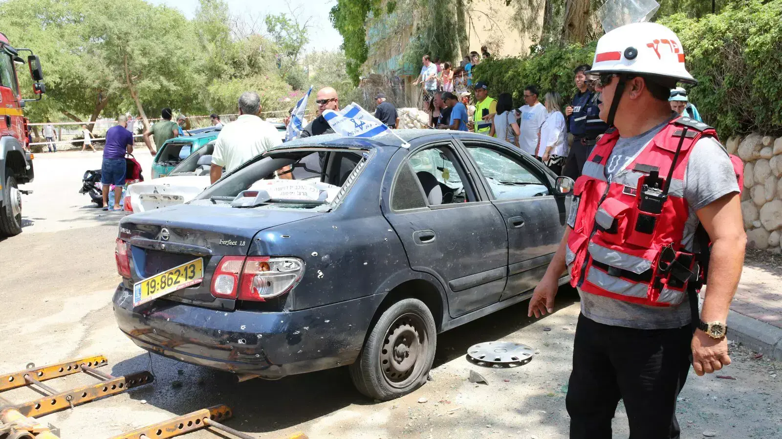רקטה התפוצצה בחניה בבאר שבע וגרמה לנזק ופצוע רקטה התפוצצה בחניה בבאר שבע וגרמה לנזק ופצוע