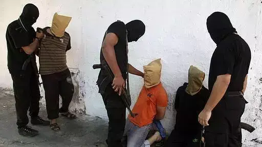 18 משתפי פעולה פלסטינים הוצאו להורג בעזה 18 משתפי פעולה פלסטינים הוצאו להורג בעזה