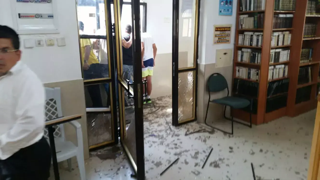 פגיעה ישירה בבית כנסת באשדוד פגיעה ישירה בבית כנסת באשדוד