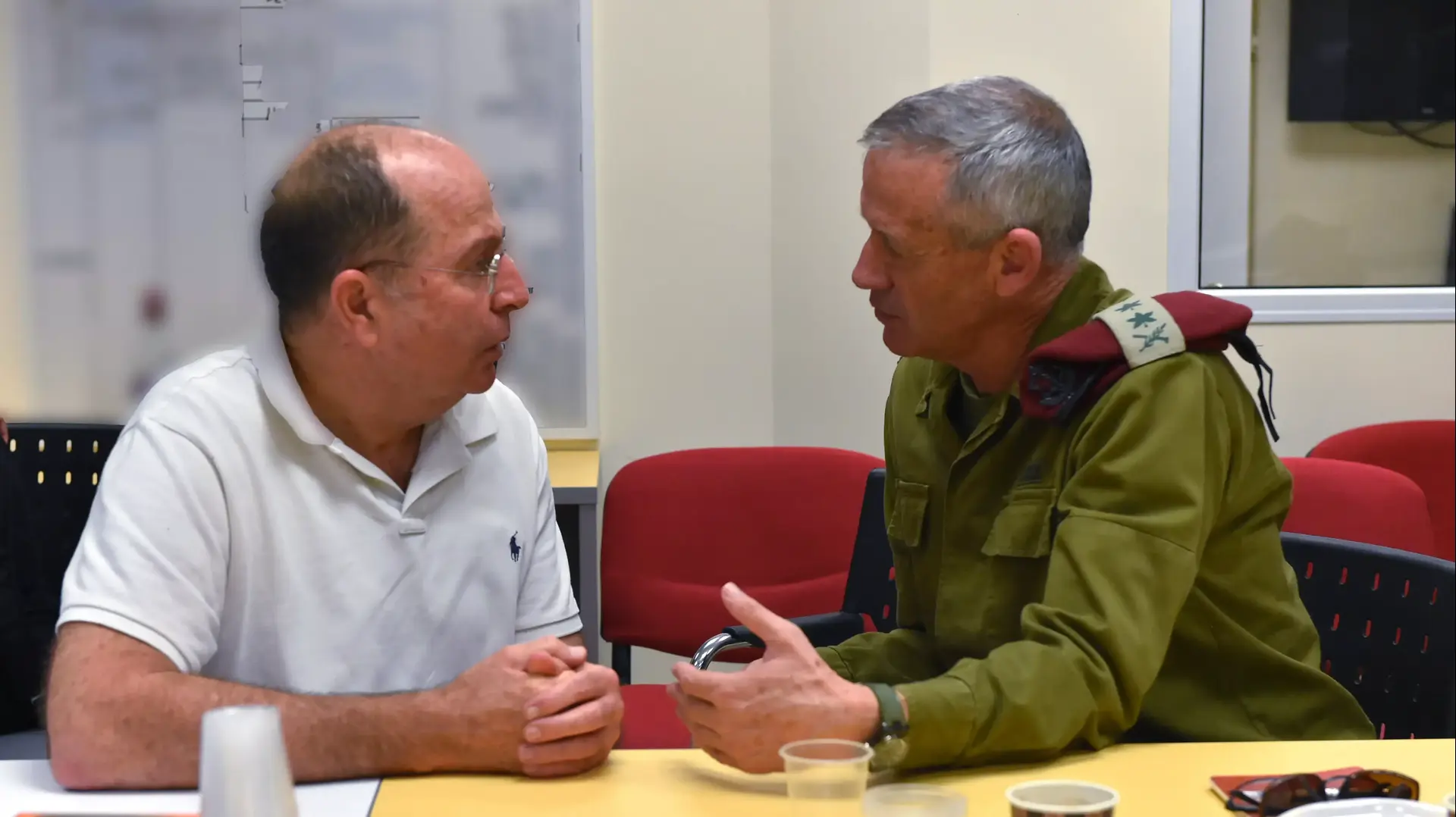 שר הביטחון משה יעלון ביקר ביישובי עוטף עזה ונפגש עם ראשי הרשויות עם הרמטכ"ל בני גנץ שר הביטחון משה יעלון ביקר ביישובי עוטף עזה ונפגש עם ראשי הרשויות עם הרמטכ"ל בני גנץ
