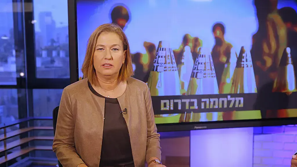 יו"ר מפלגת התנועה ושרת המשפטים ציפי לבני באולפן וואלה!. אוגוסט 2014 יו"ר מפלגת התנועה ושרת המשפטים ציפי לבני באולפן וואלה!. אוגוסט 2014