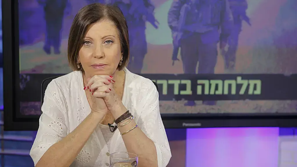 זהבה גלאון יו"ר מרצ באולפן וואלה!. אוגוסט 2014 זהבה גלאון יו"ר מרצ באולפן וואלה!. אוגוסט 2014
