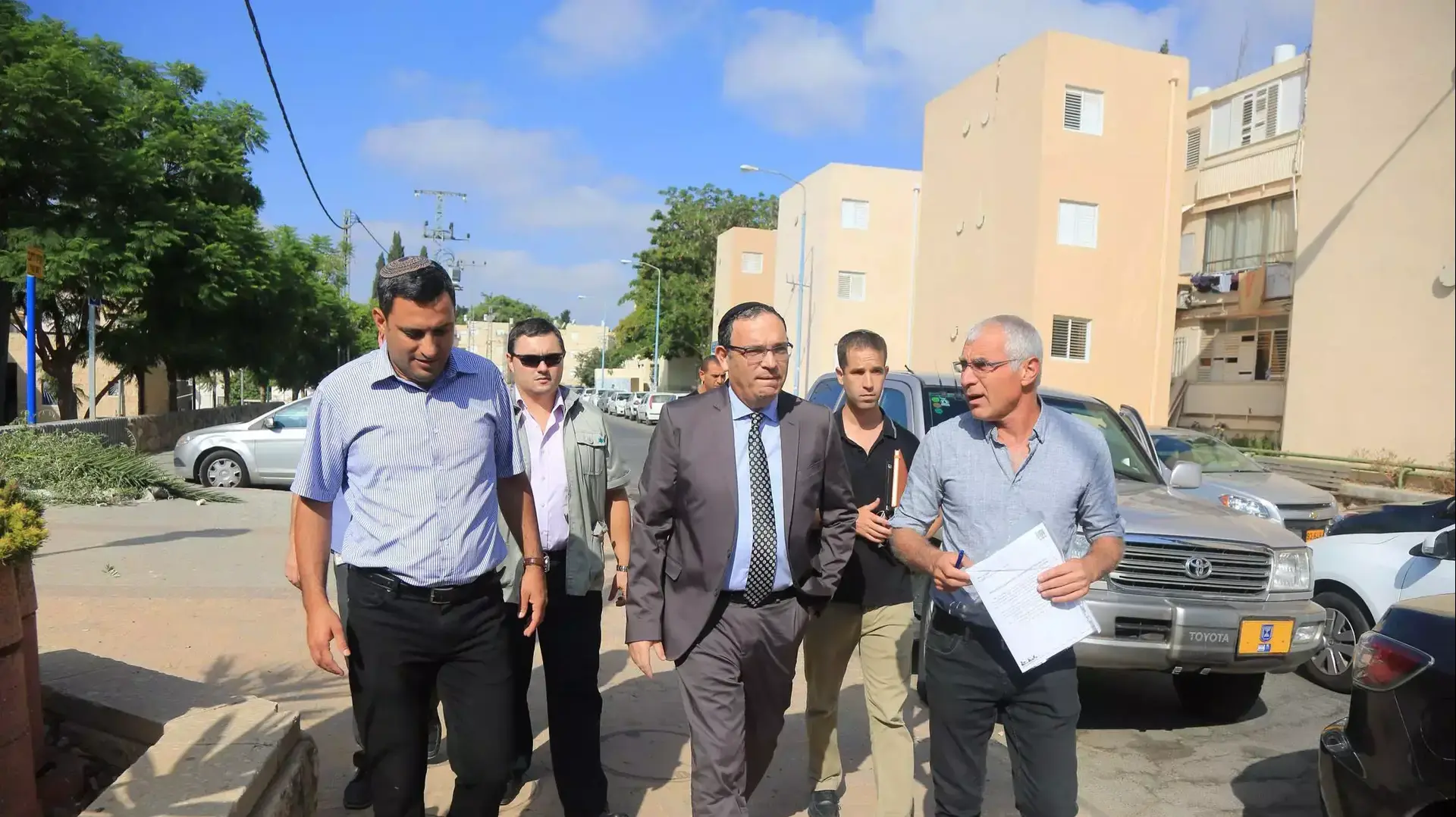 שר החינוך, ראשי הרשויות בעוטף עזה וראש עיריית שדרות אלון דוידי קיימו ישיבת היערכות מיוחדת. אוגוסט 2014 שר החינוך, ראשי הרשויות בעוטף עזה וראש עיריית שדרות אלון דוידי קיימו ישיבת היערכות מיוחדת. אוגוסט 2014