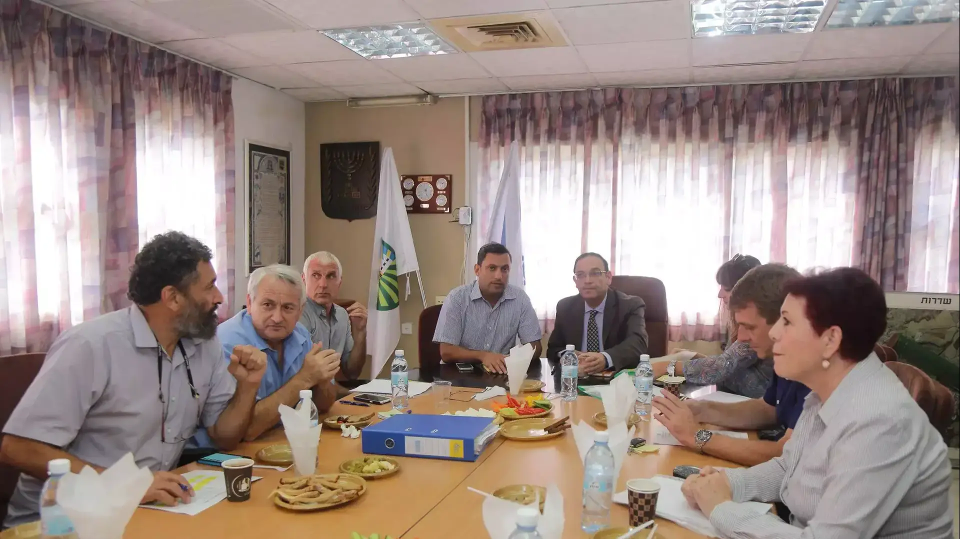 שר החינוך, ראשי הרשויות בעוטף עזה וראש עיריית שדרות אלון דוידי קיימו ישיבת היערכות מיוחדת. אוגוסט 2014 שר החינוך, ראשי הרשויות בעוטף עזה וראש עיריית שדרות אלון דוידי קיימו ישיבת היערכות מיוחדת. אוגוסט 2014