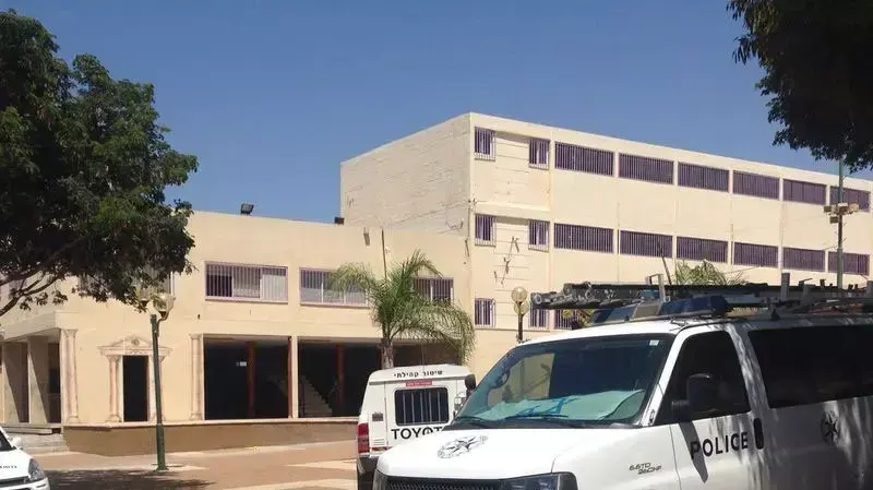 מנהל בית הספר עמל בטייבה נורה למוות בחדרו. אוגוסט 2014 מנהל בית הספר עמל בטייבה נורה למוות בחדרו. אוגוסט 2014