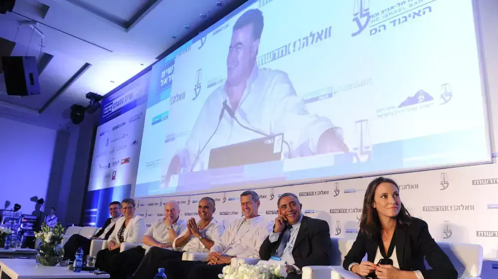 השר להגנת הסביבה עמיר פרץ בוועידת המשפט. אוגוסט 2014