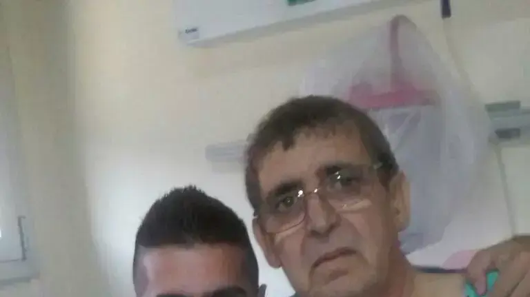אלברט אפללו מבקש תמונת מח עצם. אוגוסט 2014 אלברט אפללו מבקש תמונת מח עצם. אוגוסט 2014
