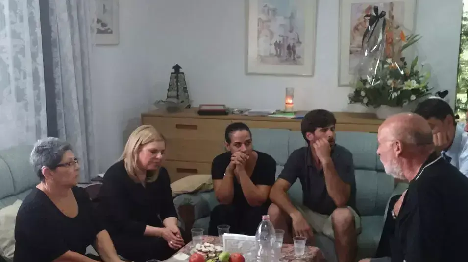 אשת ראש הממשלה שרה נתניהו מבקרת בשבעה של דניאל טרגרמן, אוגוסט 2014 אשת ראש הממשלה שרה נתניהו מבקרת בשבעה של דניאל טרגרמן, אוגוסט 2014