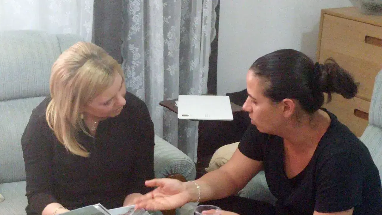 אשת ראש הממשלה שרה נתניהו מבקרת בשבעה של דניאל טרגרמן, אוגוסט 2014 אשת ראש הממשלה שרה נתניהו מבקרת בשבעה של דניאל טרגרמן, אוגוסט 2014