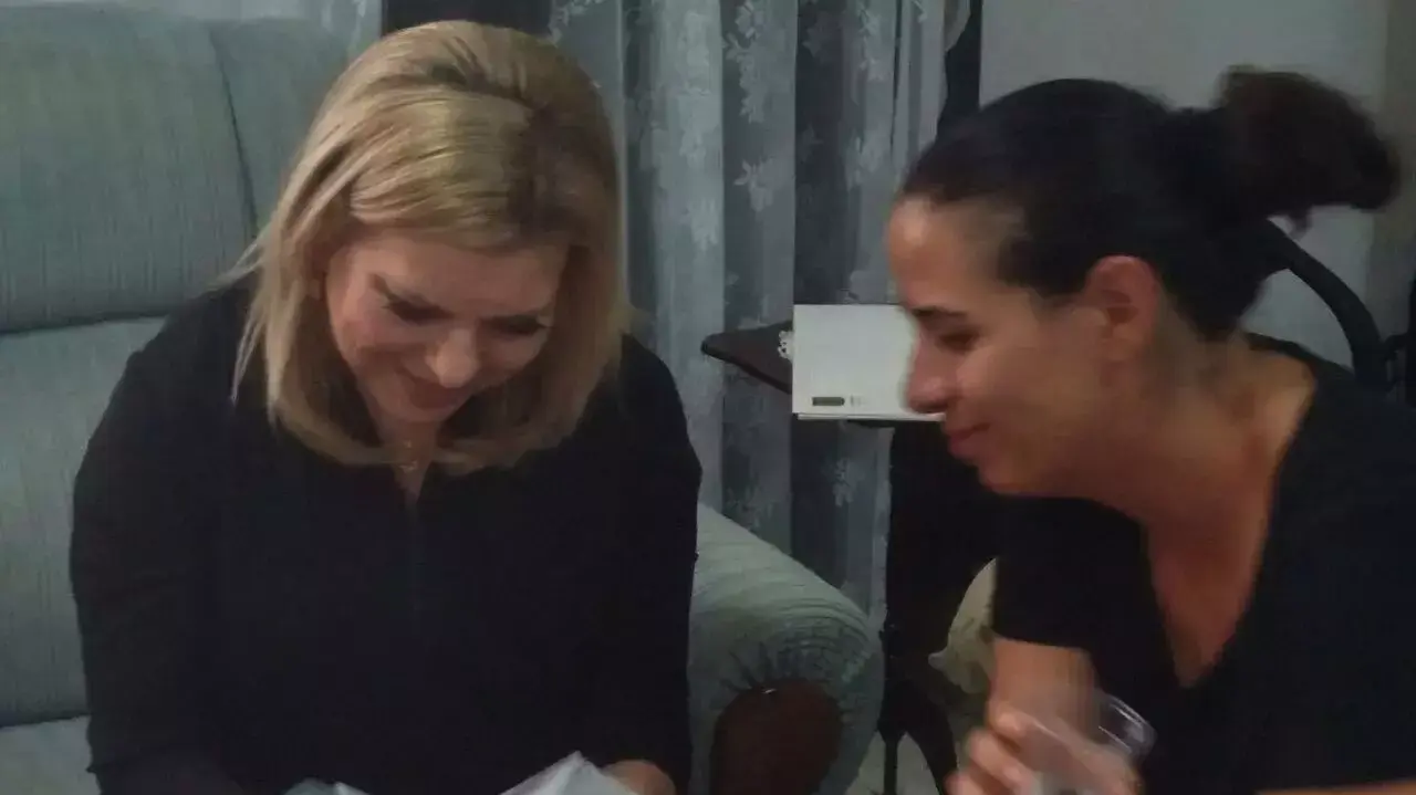 אשת ראש הממשלה שרה נתניהו מבקרת בשבעה של דניאל טרגרמן, אוגוסט 2014